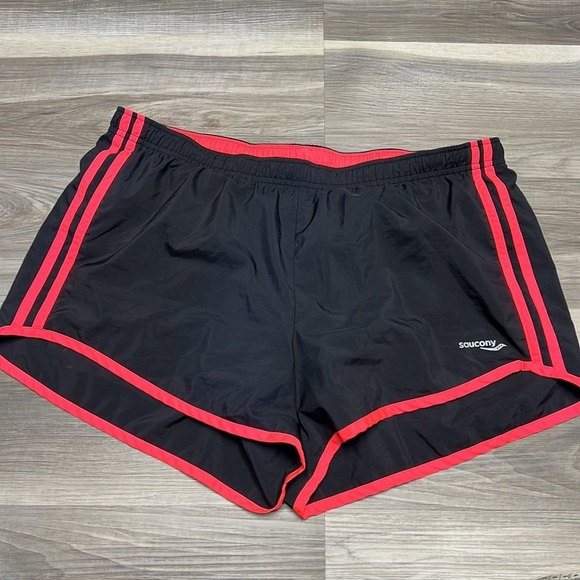 Saucony athletic shorts size XL - Picture 2 of 7